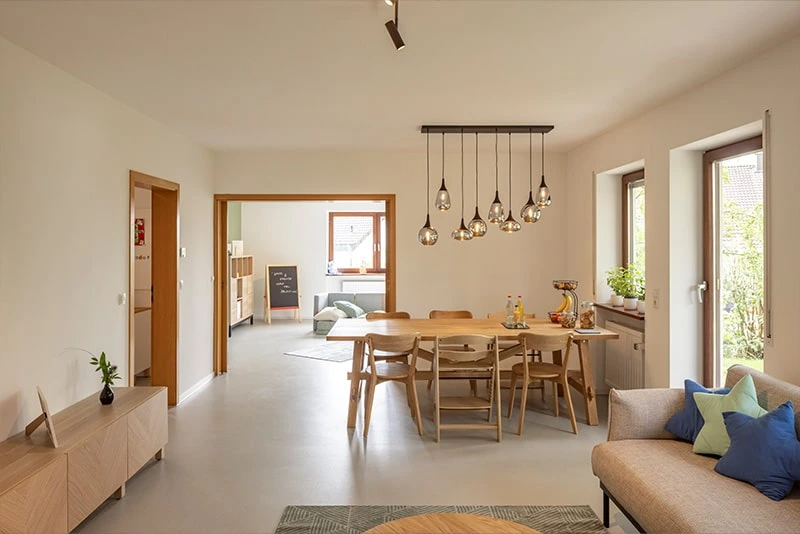 Talulah Esszimmer und Wohnzimmer mit Durchssicht auf Nebenzimmer